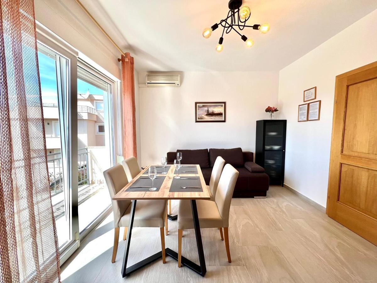 Apartments Kira Dramalj Eksteriør bilde